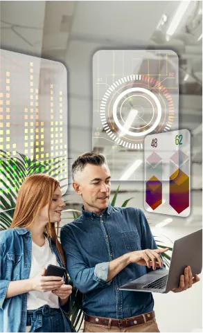Homme et femme consultant des tableaux de bord de données avec des visualisations futuristes